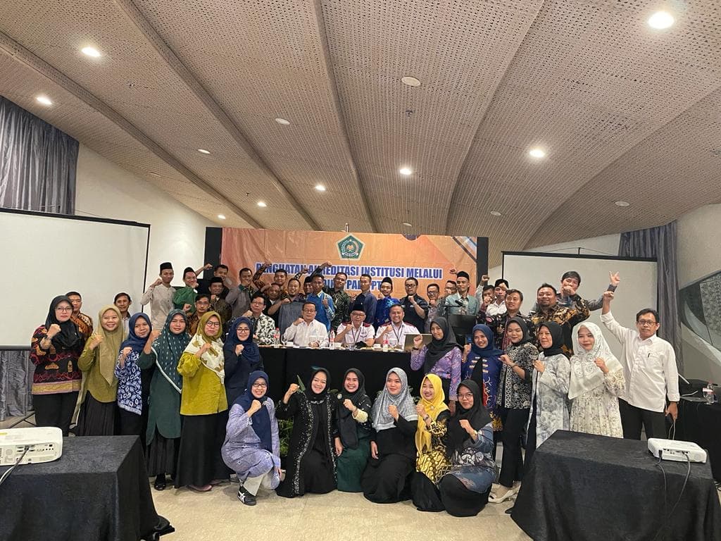 PENGUATAN AKREDITASI INSTITUSI MELALUI PD DIKTI PADA PTKI. Direktorat Pendidikan Tinggi Keagamaan Islam. Direktorat Jenderal Pendidikan Islam Kemenag RI