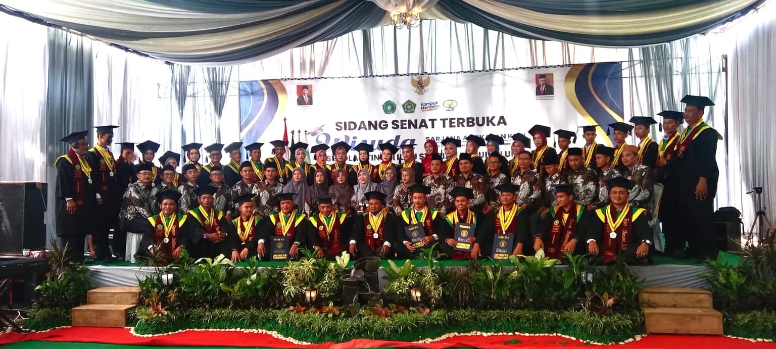 Pesta Akademik Meriah, Puluhan Mahasiswa Wisuda Strata 1 Dimeriahkan dengan Nuansa Kreatif dan Inspiratif”